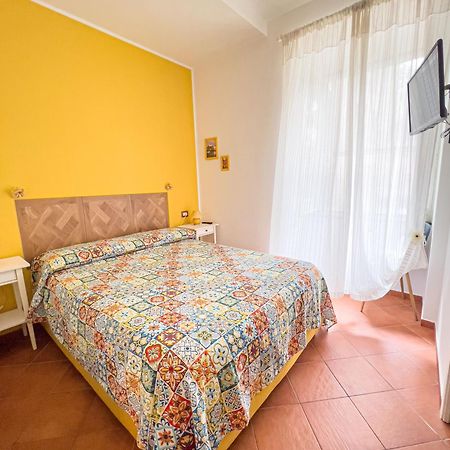Giallo Napoli Extérieur photo