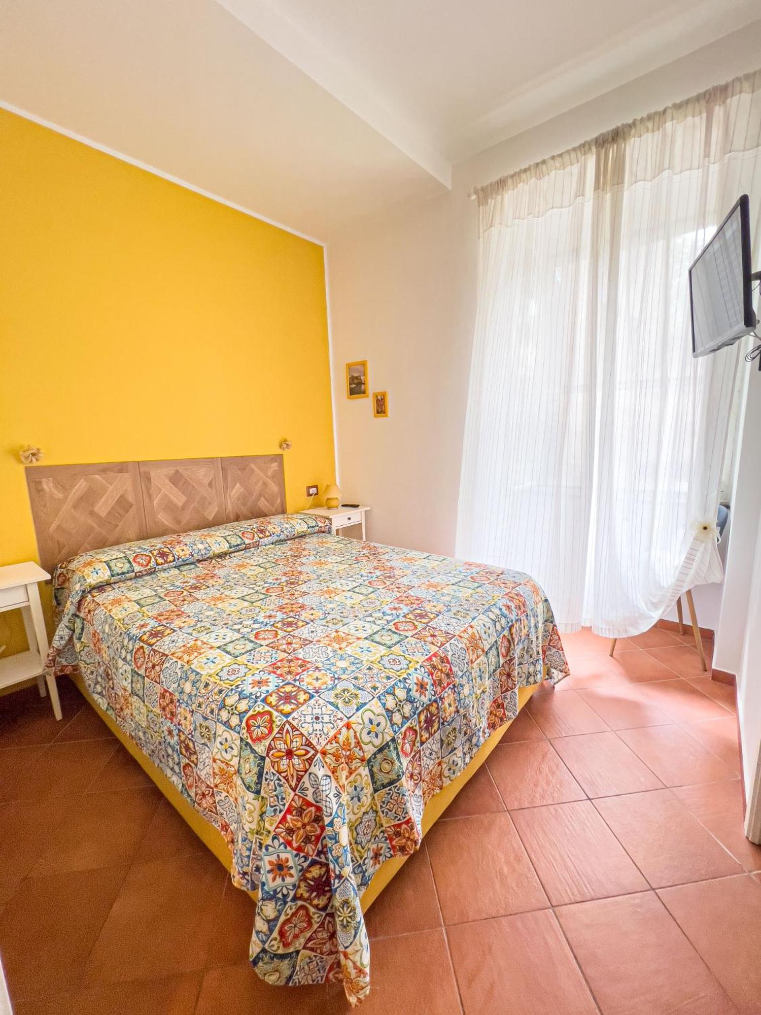 Giallo Napoli Extérieur photo