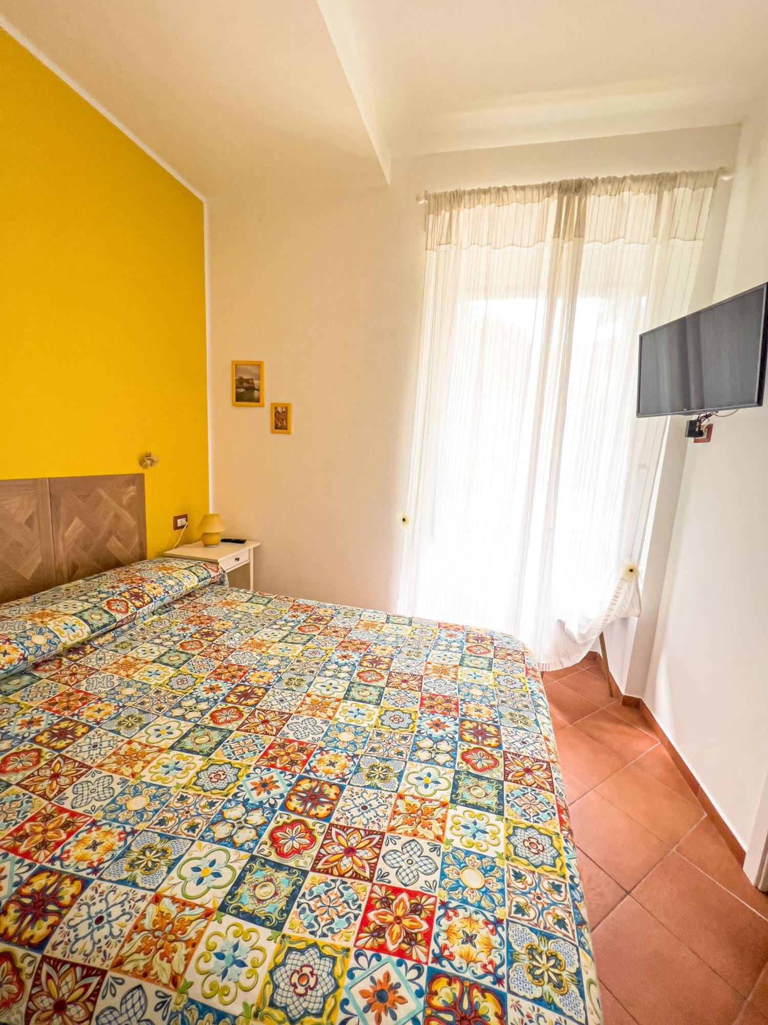 Giallo Napoli Extérieur photo